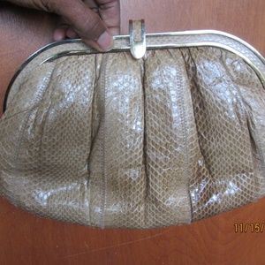 1980'S PALIZZIO TAN SNAKESKIN CLUTCH HANDBAG